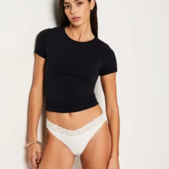 Tanga V-shape En Microfibre Et Dentelle