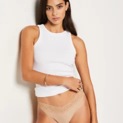 Tanga V-shape En Microfibre Et Dentelle