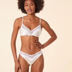 String En Soie Et Dentelle -Magasin De Lingerie Etam 653450080 6