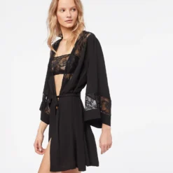 Déshabillé Satiné Détails Dentelle