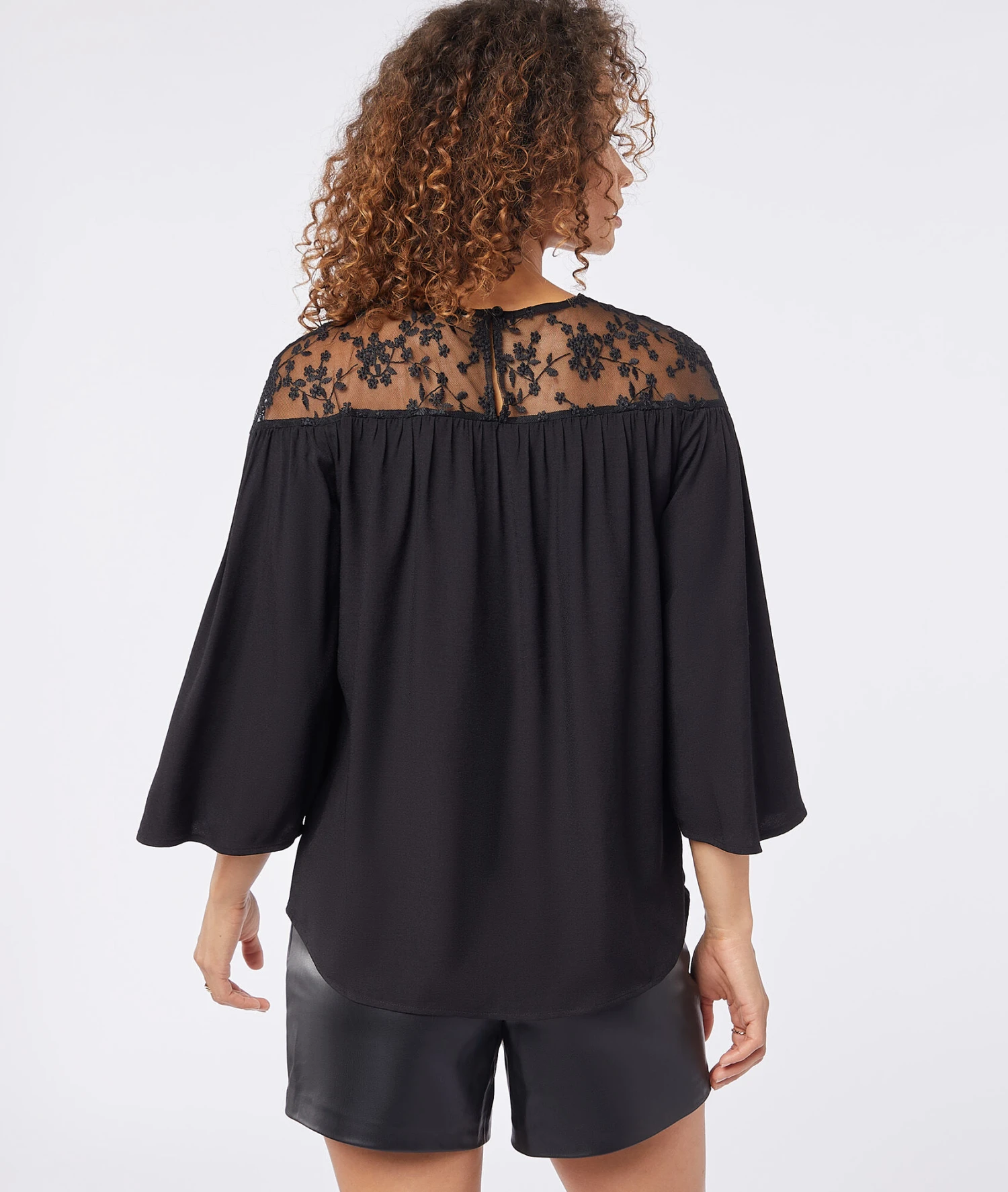 Blouse Fluide Détails Broderies 2 Blouse Fluide Détails Broderies – Image 2