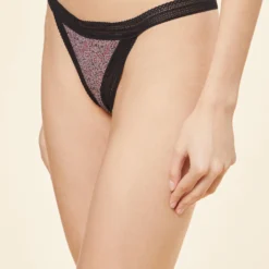 String En Microfibre Et Dentelle