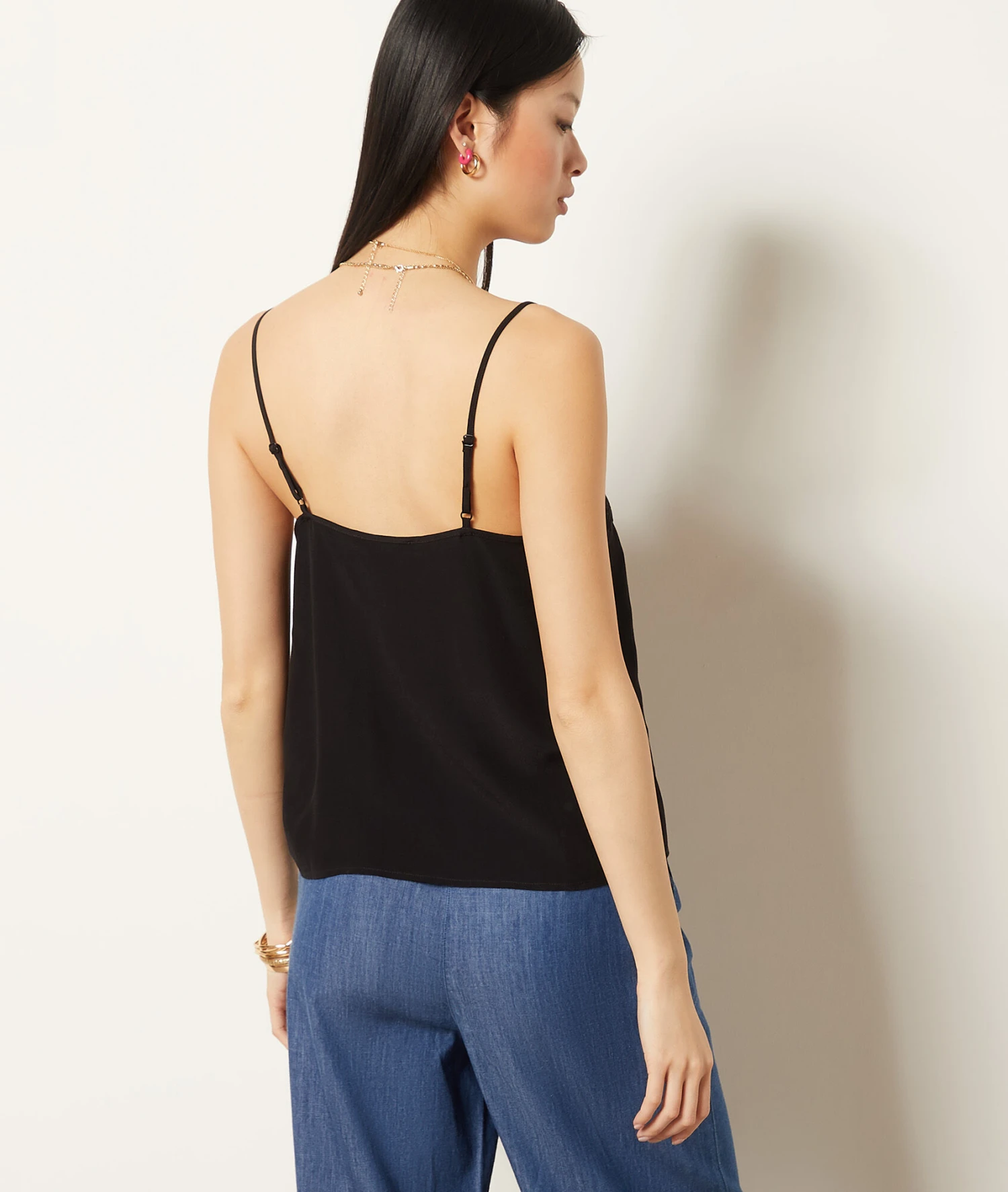 Caraco Détails Broderie 2 Caraco Détails Broderie – Image 2