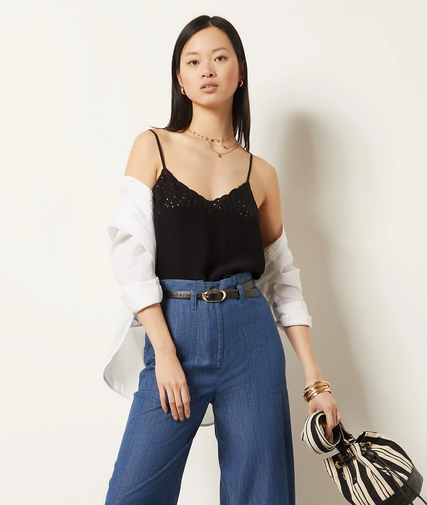 Caraco Détails Broderie 5 Caraco Détails Broderie – Image 5