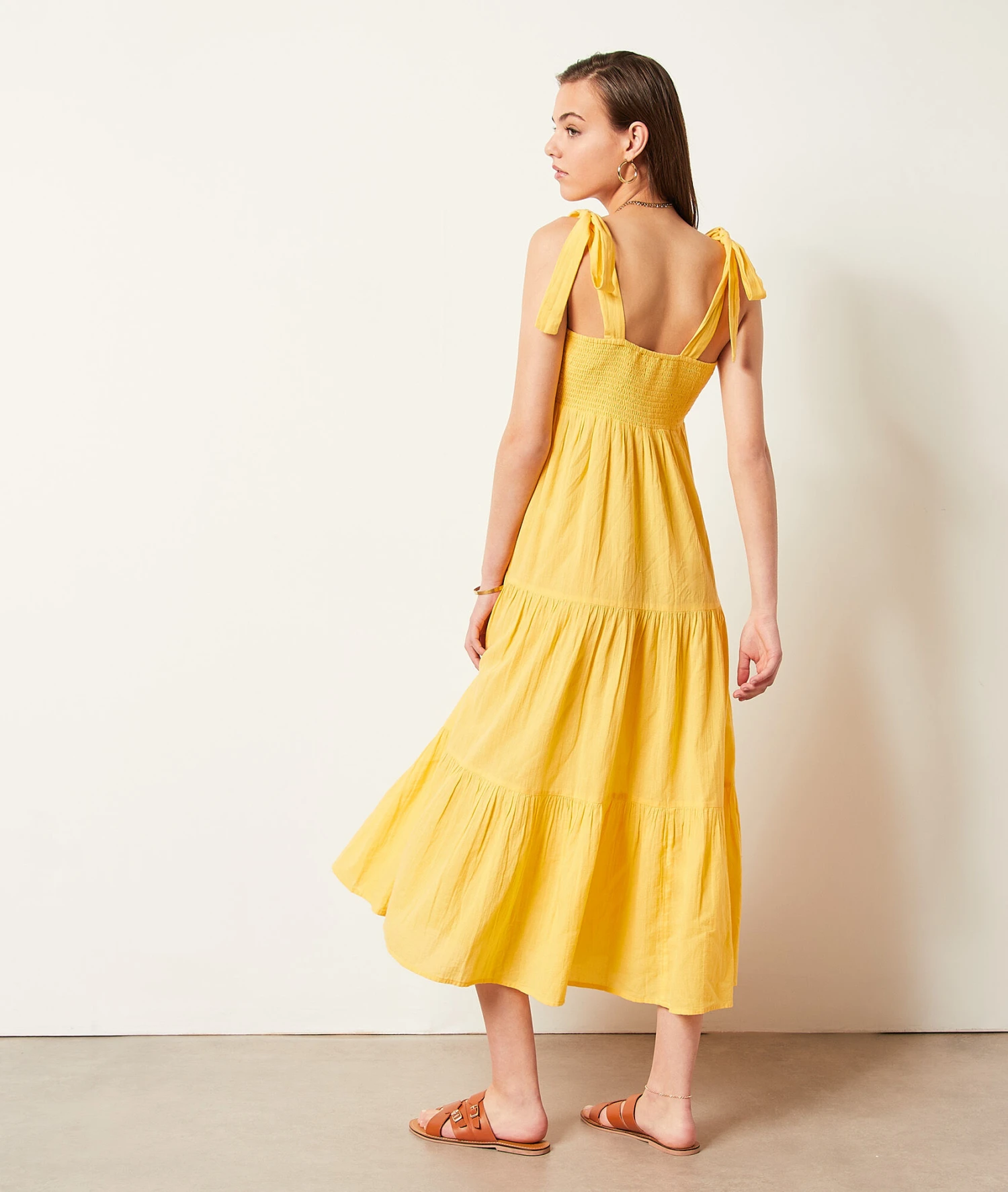 Robe à Bretelles Détails Broderie 2 Robe à Bretelles Détails Broderie – Image 2